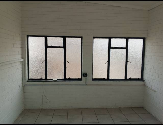285M² WAREHOUSE TO LET IN SPARTAN